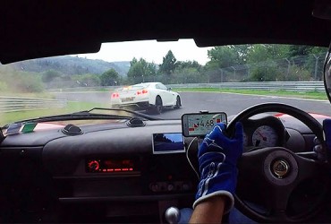 [วิดีโอ] คิดว่าเล่นเกมส์หรือไง - GTR มือใหม่ ซิ่งแบบไม่สนใจใครบนสนามนูวเบิร์กริง